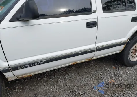 1997 Chevrolet Blazer Ls from USA, damaged, VIN 1GNDT13W2V2176484